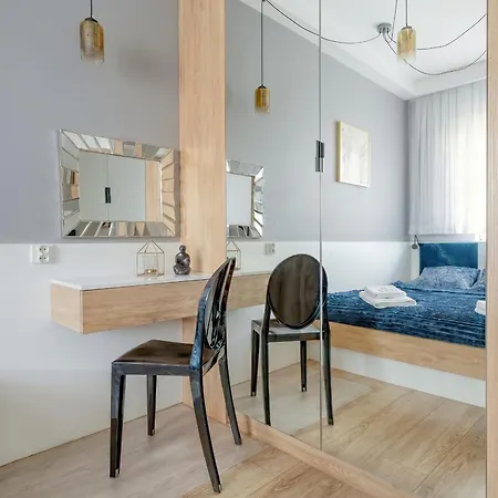 - Center - Stylish And Cozy - G147a