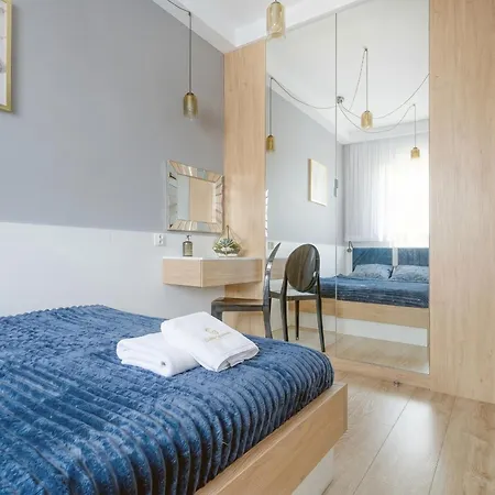 - Center - Stylish And Cozy - G147a *